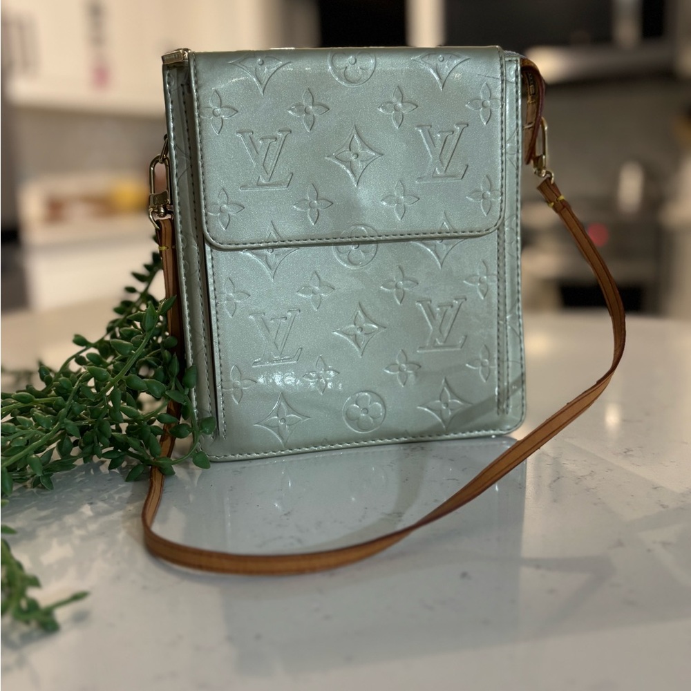 Louis Vuitton Light Green Vernis motto shoulder bag